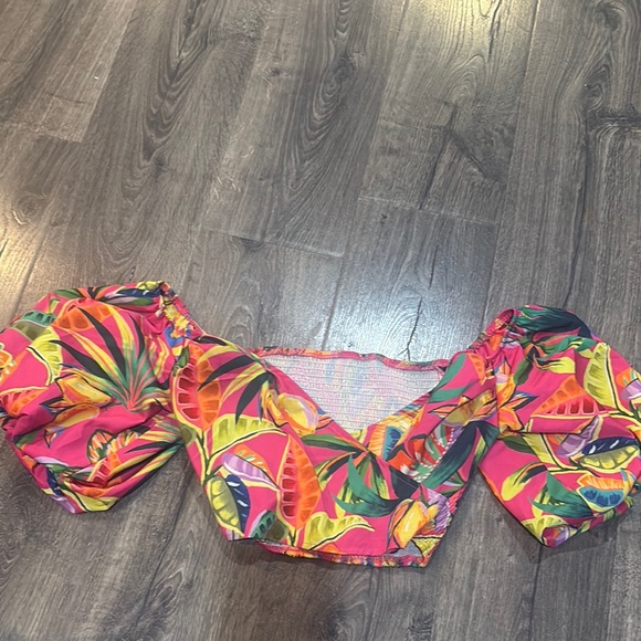 Tops - Vibrant Pink Tropical Puff-Sleeve Crop Top